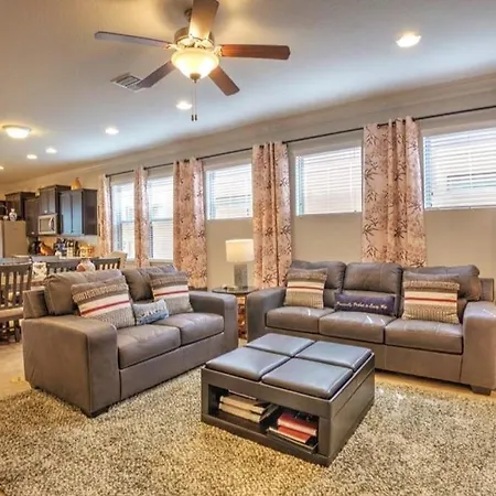 Luxury Villa, Clubhouse, Pool, 15 Mins From Disney